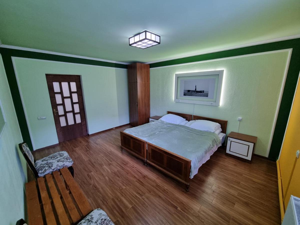 Hrachy Mot Hostel Gyumri Luaran gambar