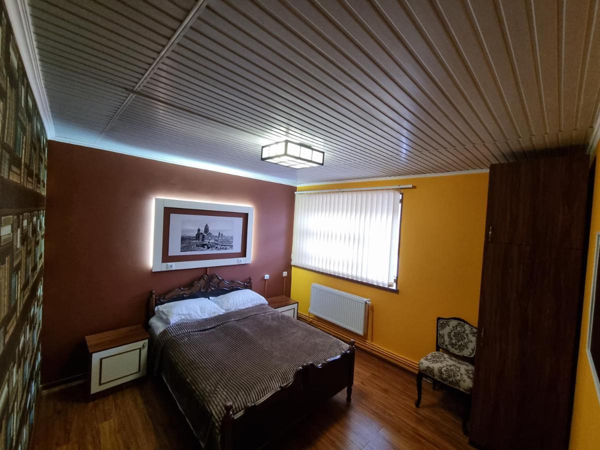 Hrachy Mot Hostel Gyumri Luaran gambar